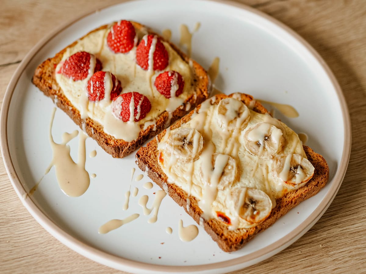 Fruchtige Joghurt-Toasts | Lecker, frisch, gesund!