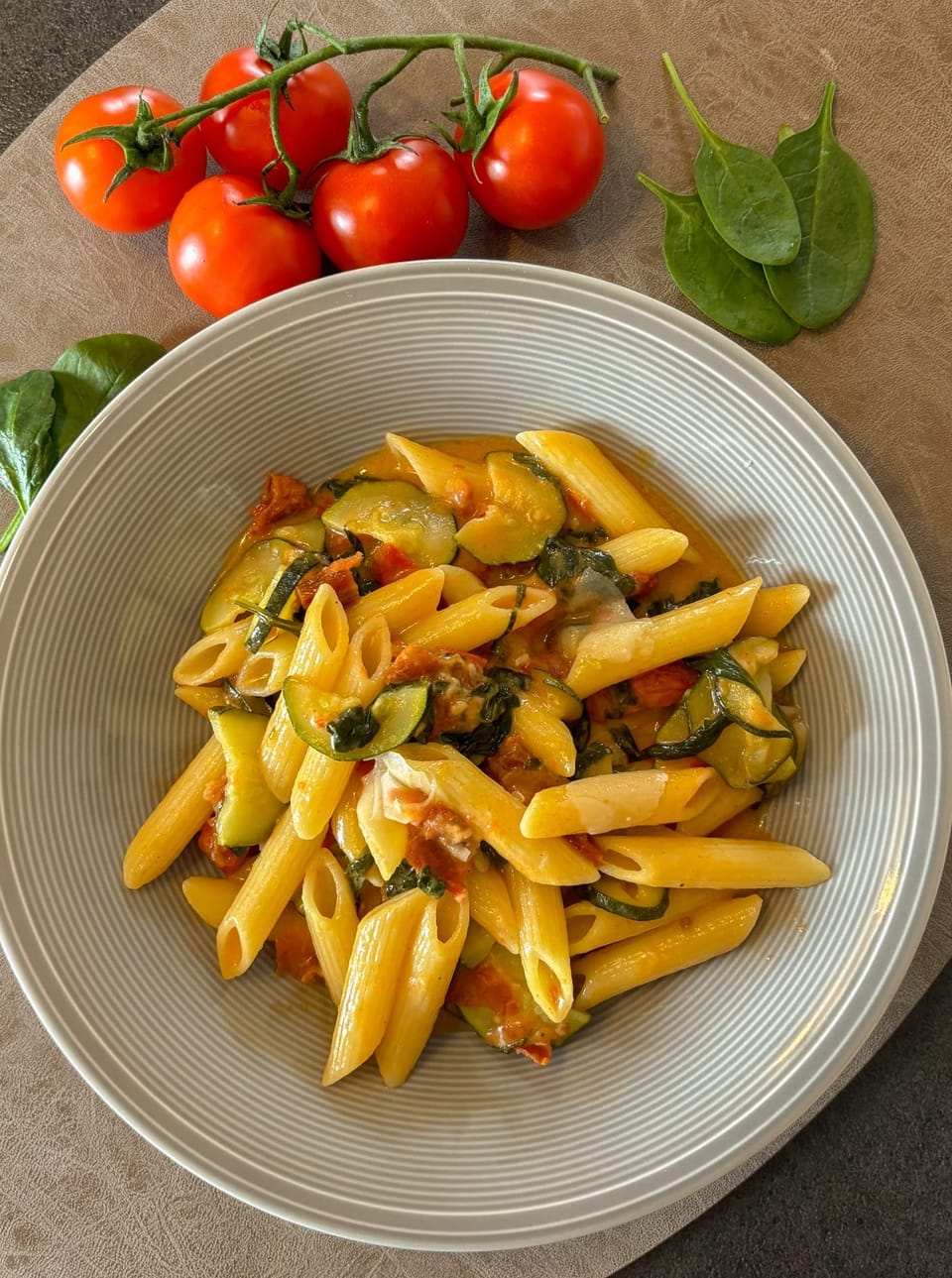 Zucchini - Tomaten - Pasta